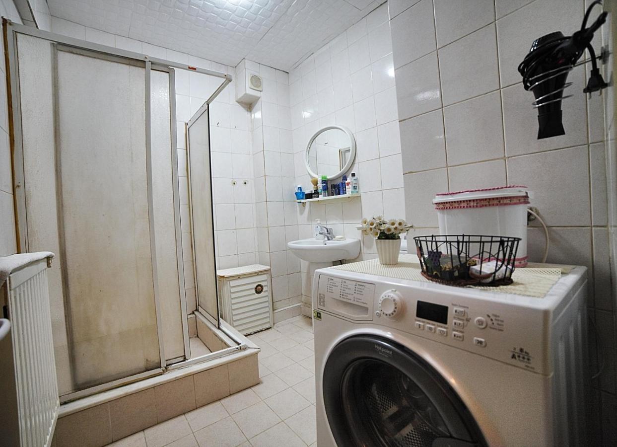 Private Room Close To Merter And Gungoren Textile Center Istanbul Eksteriør bilde